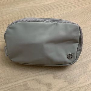 lululemon belt bag GREY